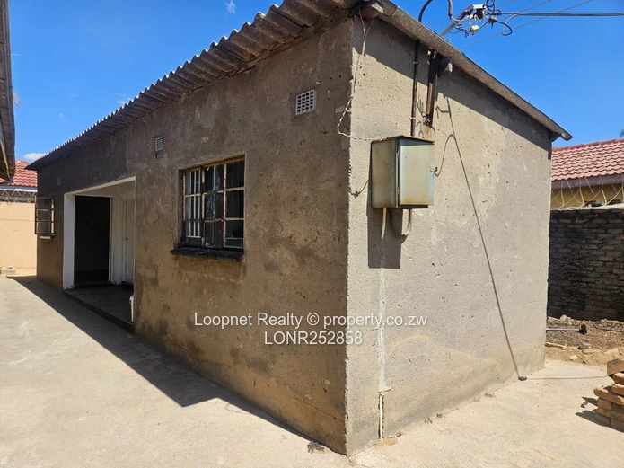Affordable 2-Roomed Cottage with Verandah in Mainway Meadows