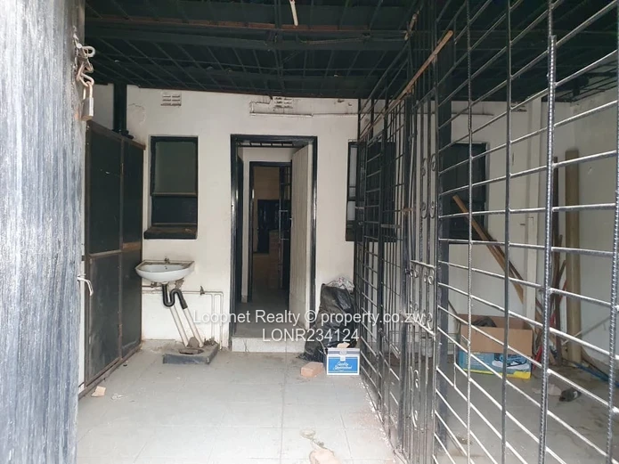 200m² Tiled Retail Shop at Huruyadzo Shopping Centre, St Marys — Secure w/ Storage (Sole Mandate)