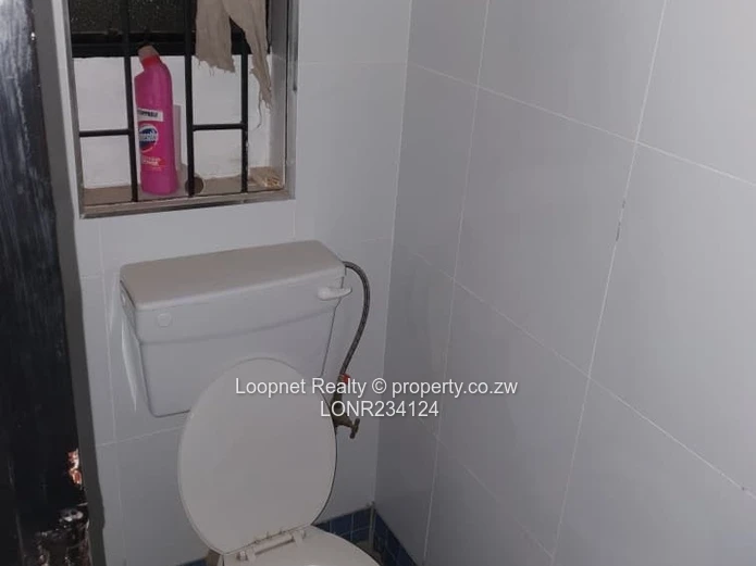 200m² Tiled Retail Shop at Huruyadzo Shopping Centre, St Marys — Secure w/ Storage (Sole Mandate)