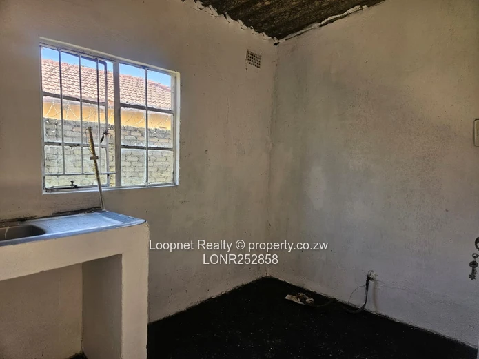 Affordable 2-Roomed Cottage with Verandah in Mainway Meadows