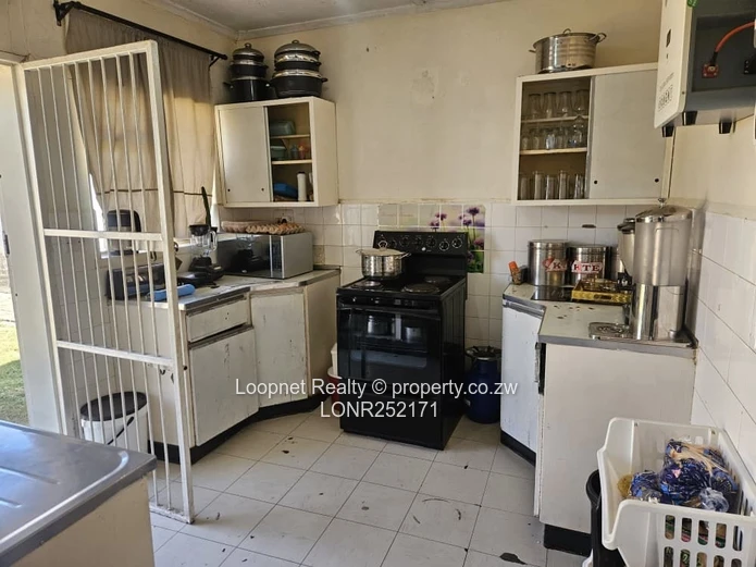 Avonlea 3-Bed Bungalow with Fireplace & Yard