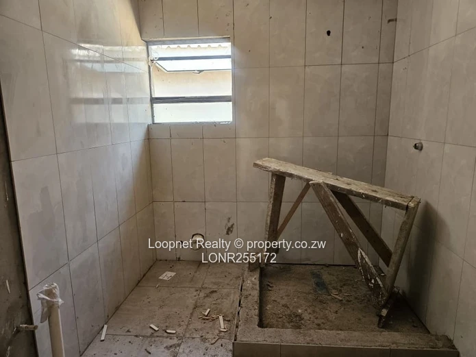 Incomplete Greendale 4-Bed Garden Flat — Borehole & High Ceilings