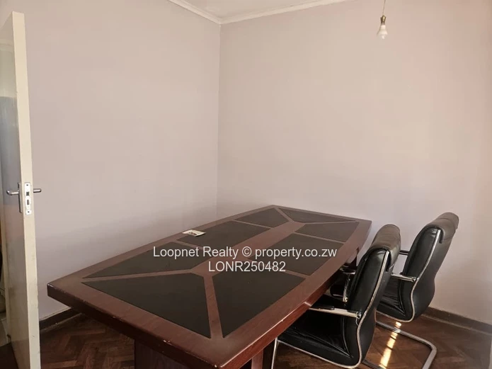 Spacious 300 sqm Office on 500 sqm with Borehole – Eastlea