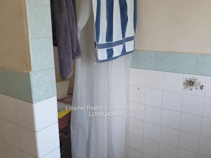 Spacious Greystone Park 4-Bed with Borehole