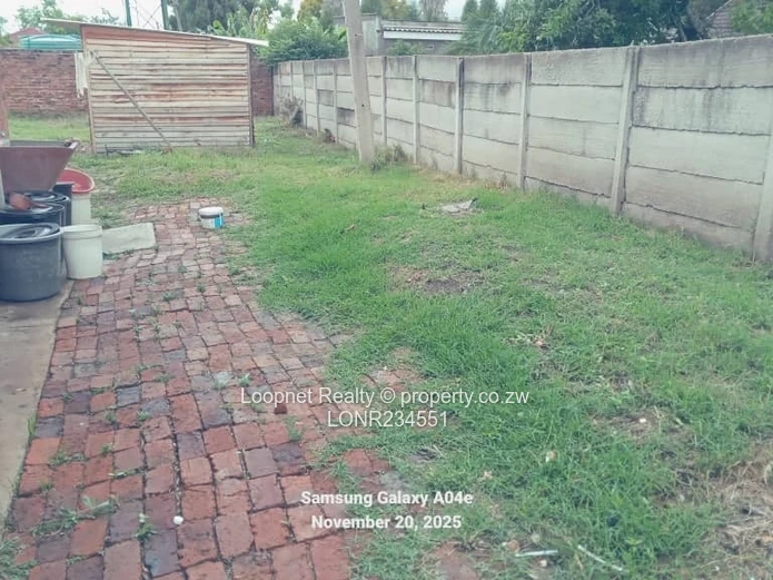 1,384m² Marlborough Stand with Brick Cottage & Services