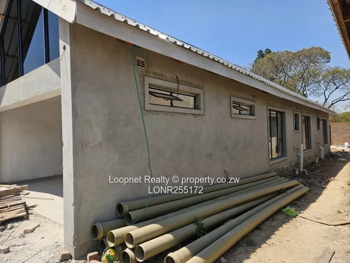 Incomplete Greendale 4-Bed Garden Flat — Borehole & High Ceilings