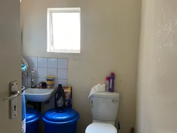 2 Bedroom Flat & Apartment