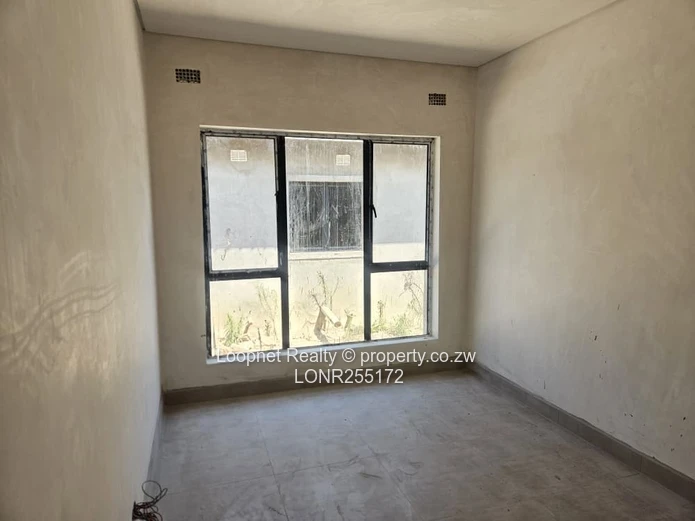 Incomplete Greendale 4-Bed Garden Flat — Borehole & High Ceilings