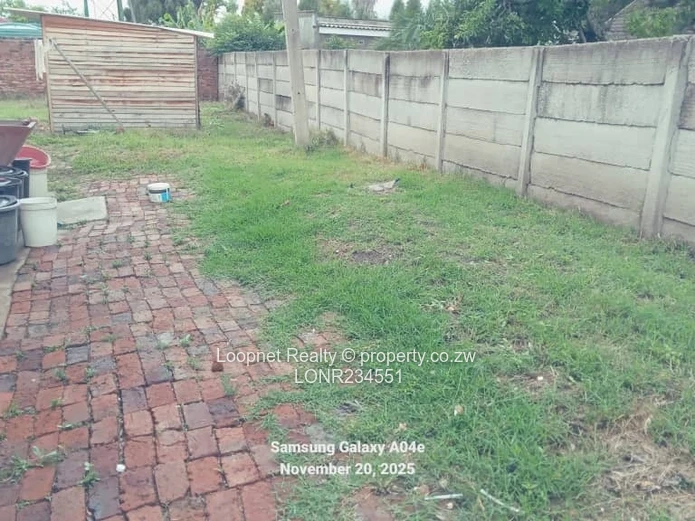 1,384m² Marlborough Stand with Brick Cottage & Services