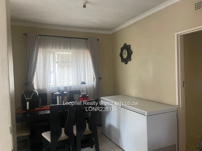 3-Bed Houghton Park House - Carport, Spacious Cottage, Garden