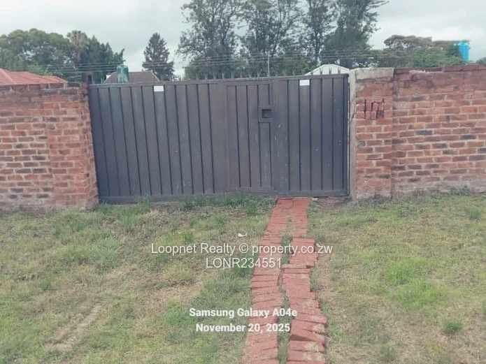 1,384m² Marlborough Stand with Brick Cottage & Services