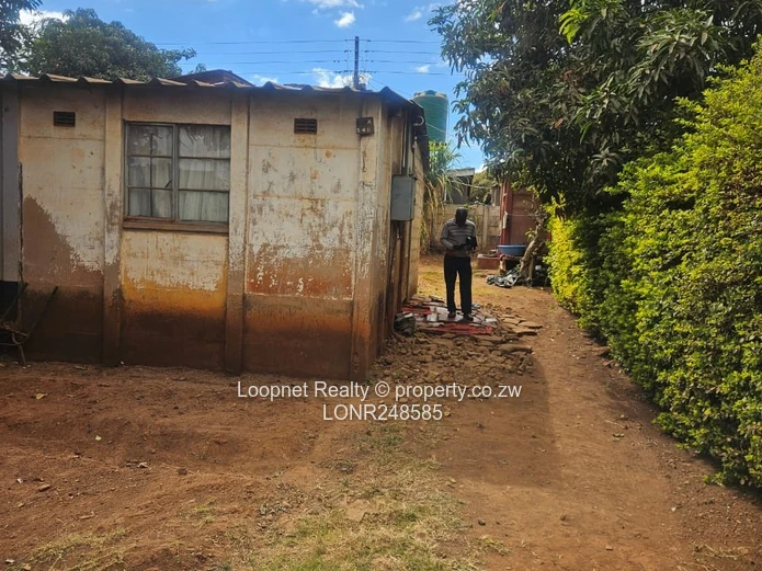 Dzivarasekwa 1 House — Yard, Water & ZESA