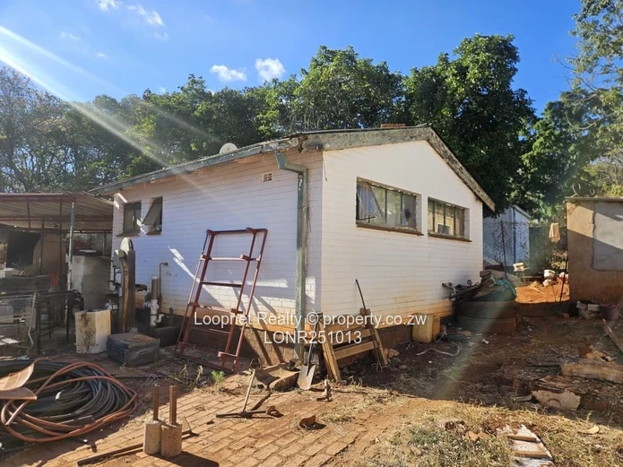 Greystone Park: 1,000 m2 Office on 4,300 m2 with Pool & Borehole