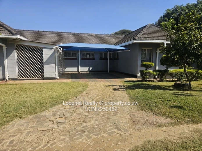 Spacious 300 sqm Office on 500 sqm with Borehole – Eastlea