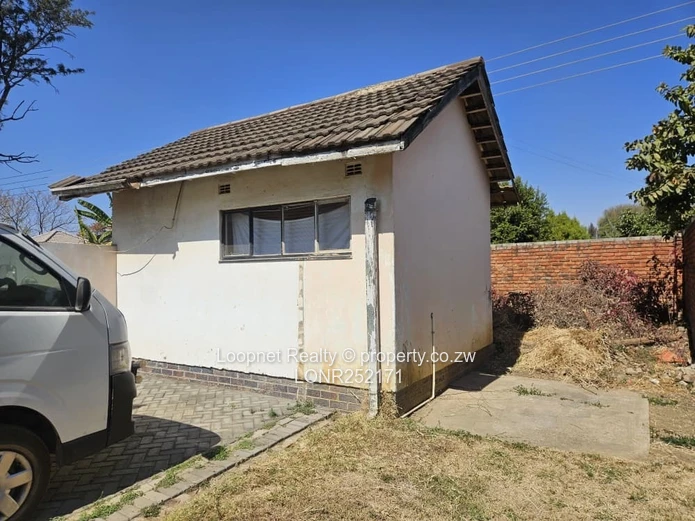 Avonlea 3-Bed Bungalow with Fireplace & Yard