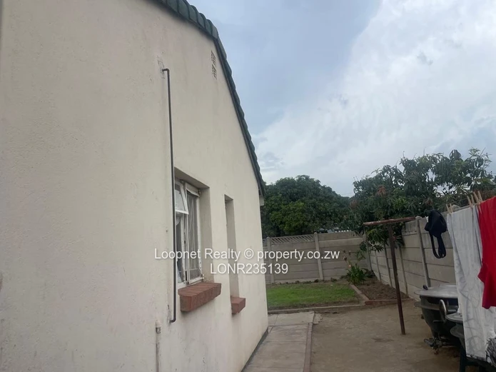 3-Bed Houghton Park House - Carport, Spacious Cottage, Garden