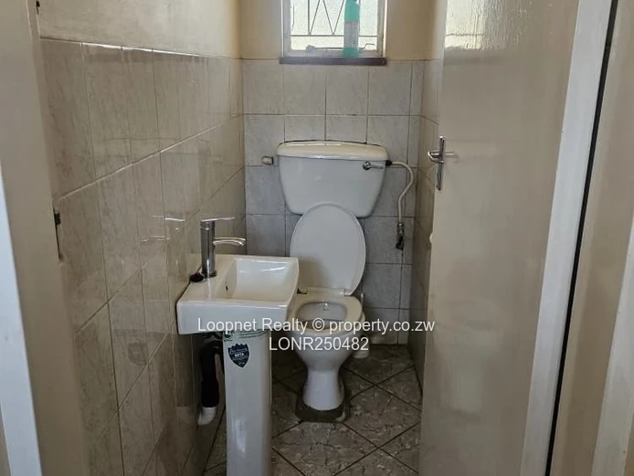 Spacious 300 sqm Office on 500 sqm with Borehole – Eastlea