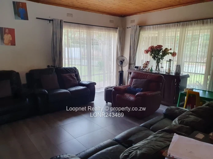 Spacious Greystone Park 4-Bed with Borehole