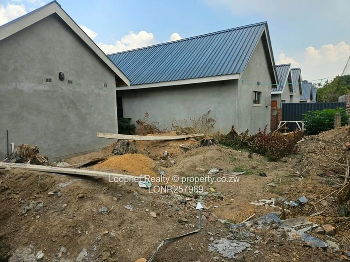Spacious 3BR Garden Flat Greendale – Open-plan Kitchen & Borehole
