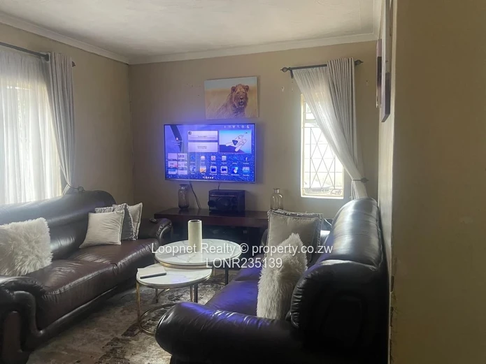 3-Bed Houghton Park House - Carport, Spacious Cottage, Garden