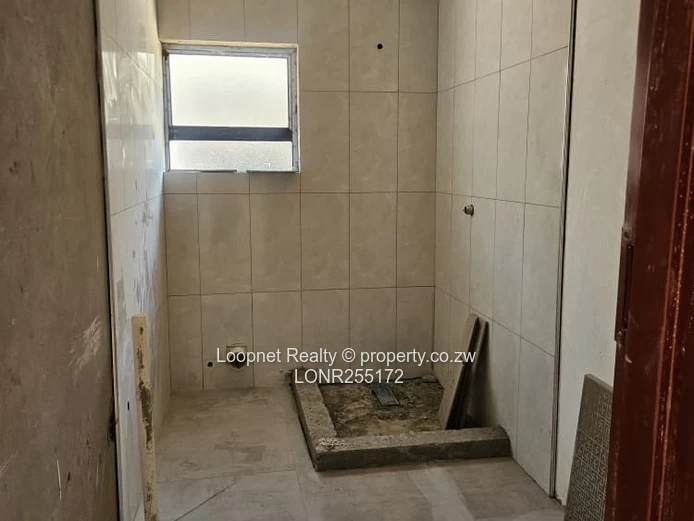 Incomplete Greendale 4-Bed Garden Flat — Borehole & High Ceilings