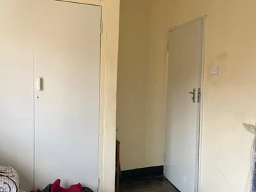 2 Bedroom Flat & Apartment