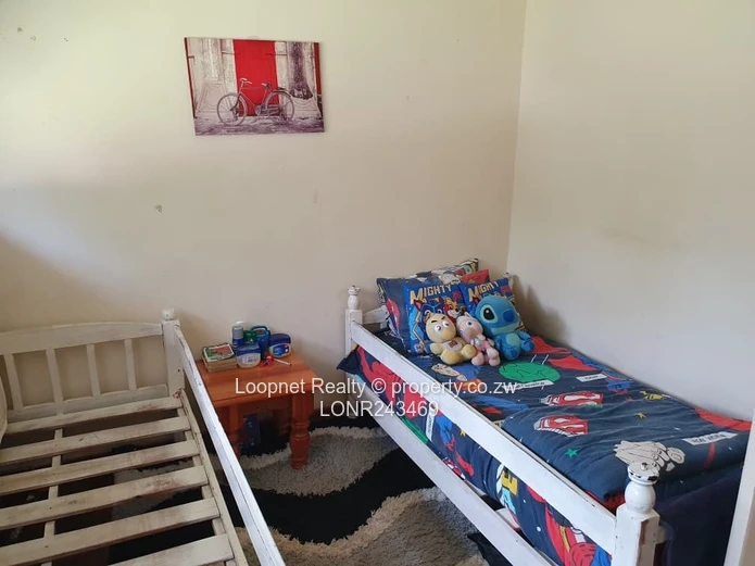 Spacious Greystone Park 4-Bed with Borehole