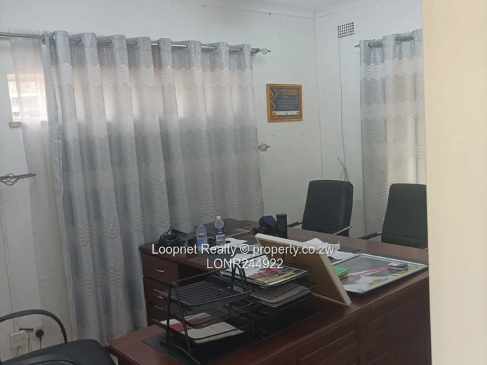 200 m² Office in Emerald Hill — Borehole