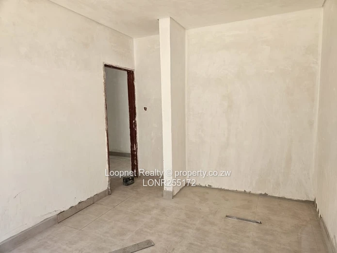 Incomplete Greendale 4-Bed Garden Flat — Borehole & High Ceilings