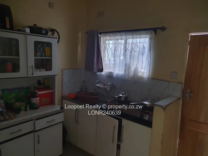 **Spacious 2-Bedroom Flat for Rent in Chitungwiza with Borehole** (Sole Mandate)