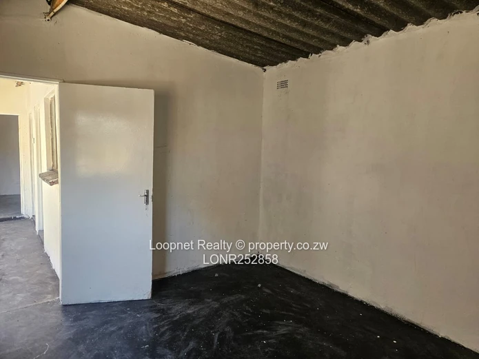 Affordable 2-Roomed Cottage with Verandah in Mainway Meadows