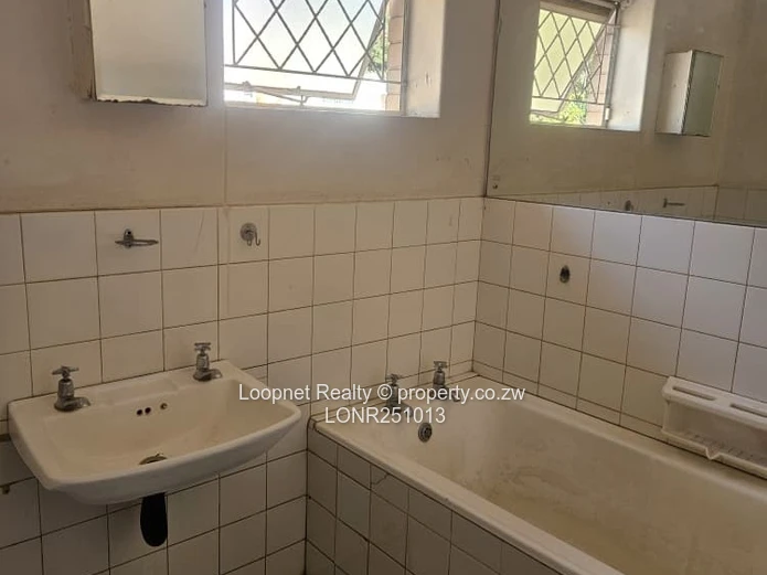 Greystone Park: 1,000 m2 Office on 4,300 m2 with Pool & Borehole