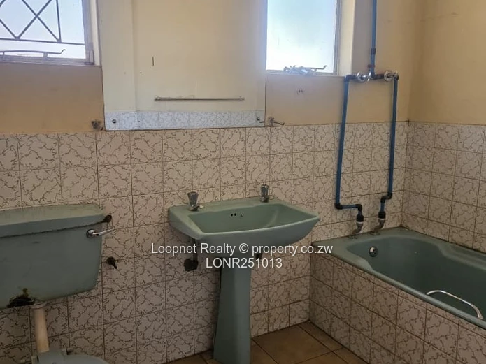 Greystone Park: 1,000 m2 Office on 4,300 m2 with Pool & Borehole